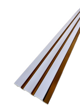 Riflaj decorativ PolyPro JP32 alb cu fundal auriu, finisaj lucios și textură canelată, ideal pentru spații moderne elegante.