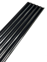 Panou decorativ PolyPro JP01, negru cu inserții aurii, aspect lucios, ideal pentru spații interioare sofisticate.