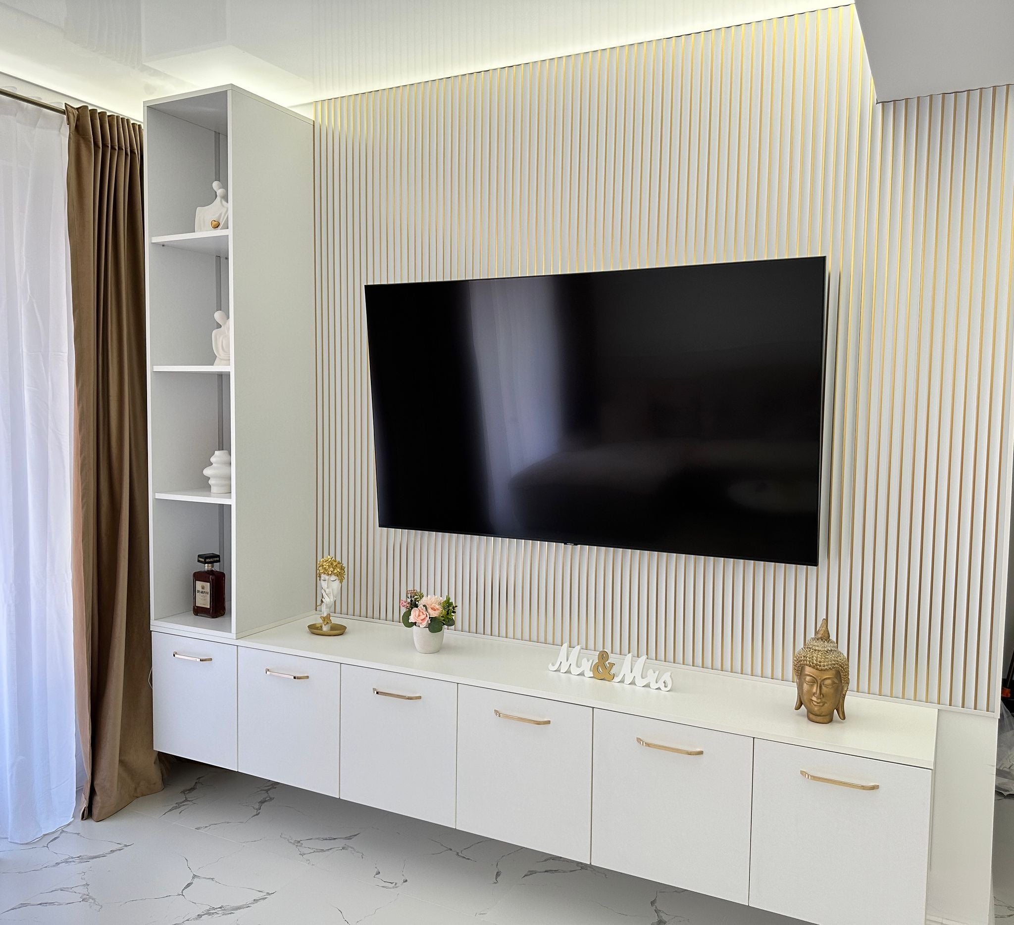 Riflaj decorativ PolyPro JP01, alb cu inserții aurii, finisaj lucios, pentru amenajări interioare moderne